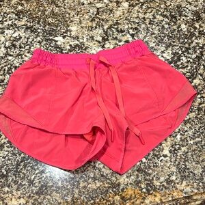 Lululemon hotty hot size 6 LR 2.5 in pink